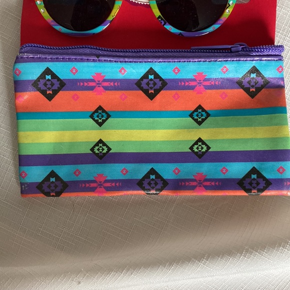SO girls sunglasses with pouch - Picture 3 of 4
